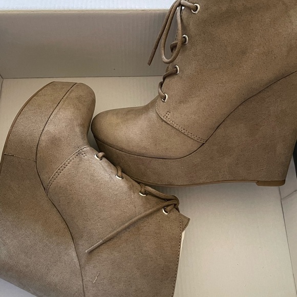 GBG Los Angeles Taupe Oxford Wedge Booties – Size 5M, 1” Platform, NIB - Picture 3 of 8
